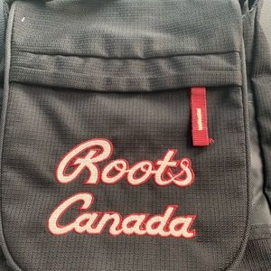 New Roots Canada Crossbody Bag Black lots of pockets